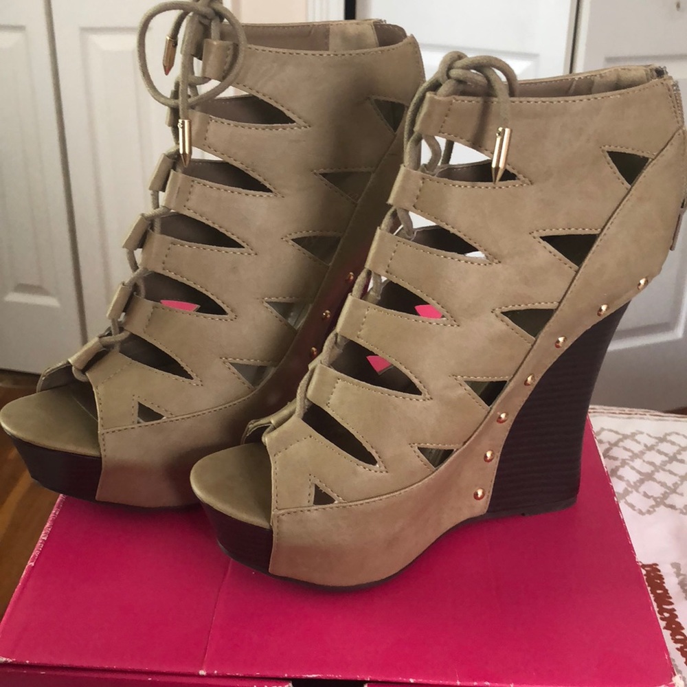 Shoe dazzle wedges.
